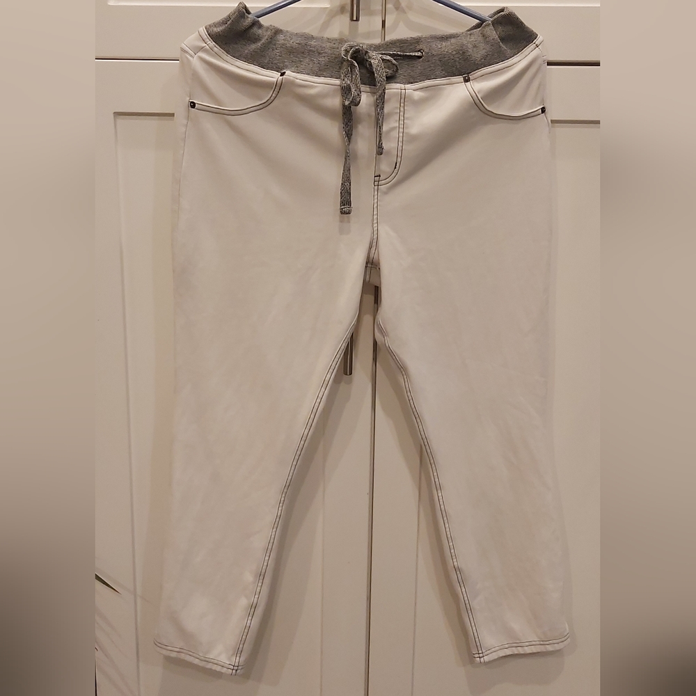 Hue stretch capris